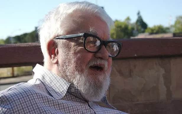 Kto wymyślił sztuczną inteligencję i dlaczego to ważne dla przyszłości?